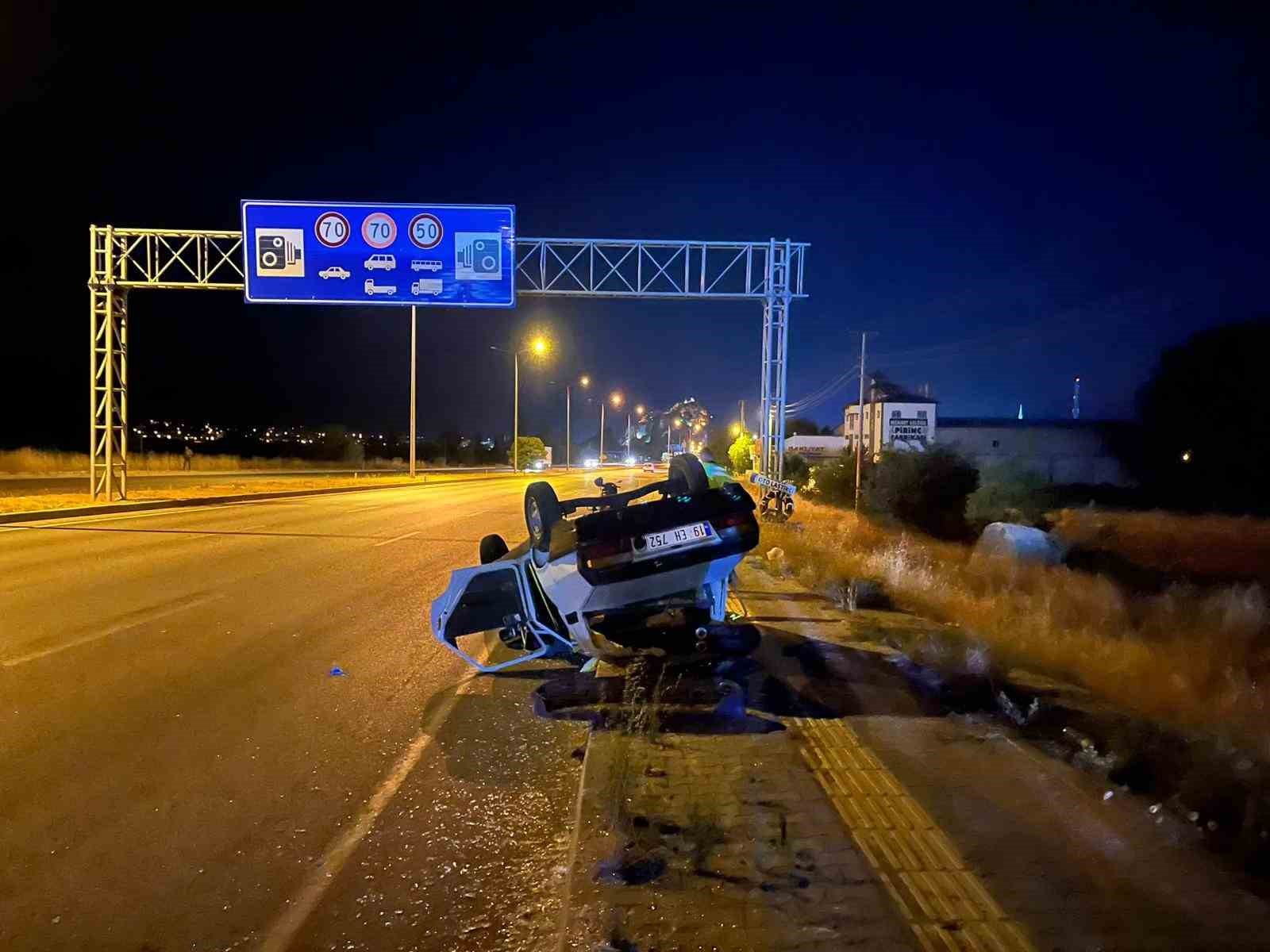 Tırın sıkıştırdığı otomobil takla attı: 1 yaralı