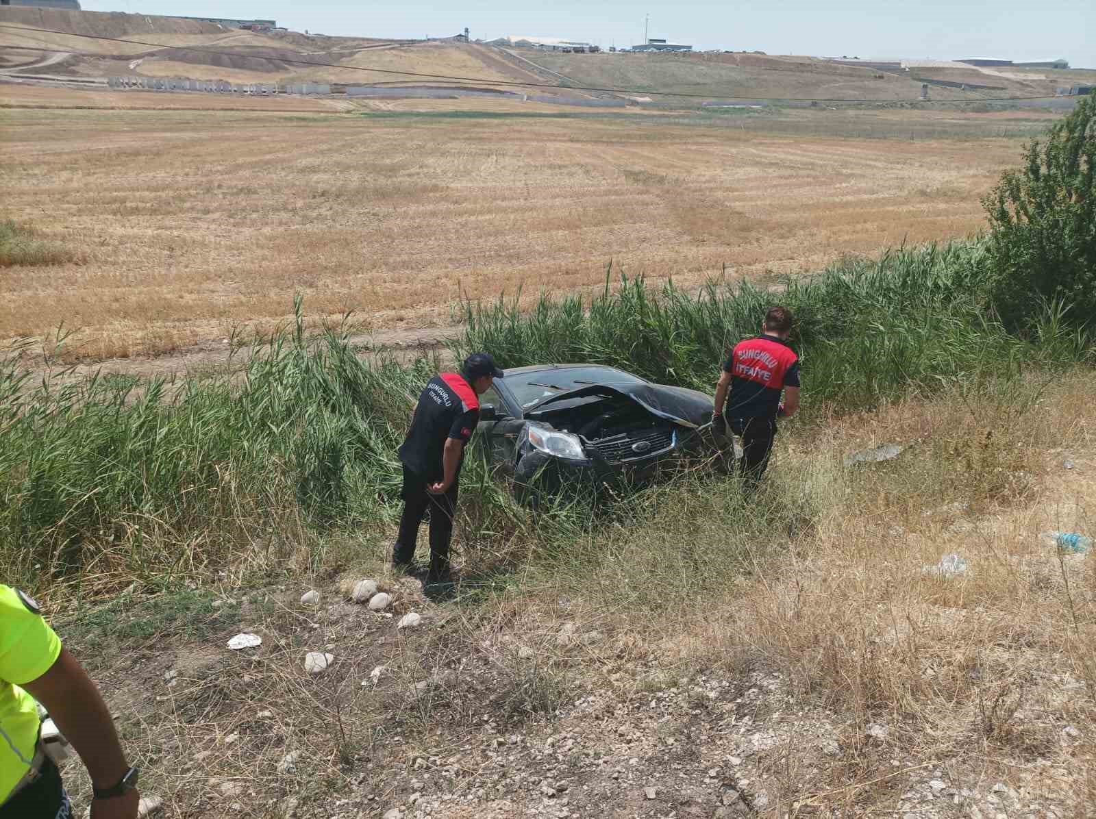 &Ccedil;orum&rsquo;da otomobil şarampole u&ccedil;tu:2 yaralı

