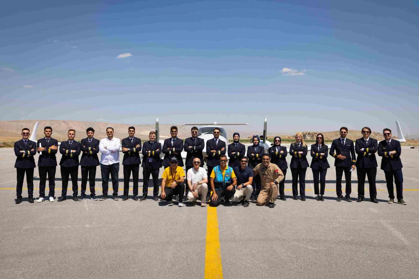 KTO Karatay Üniversitesi Havacılık Eğitim Kampüsünde "Gurur Günü: Kaptanlık Yoluna İlk Adım Töreni" gerçekleşti