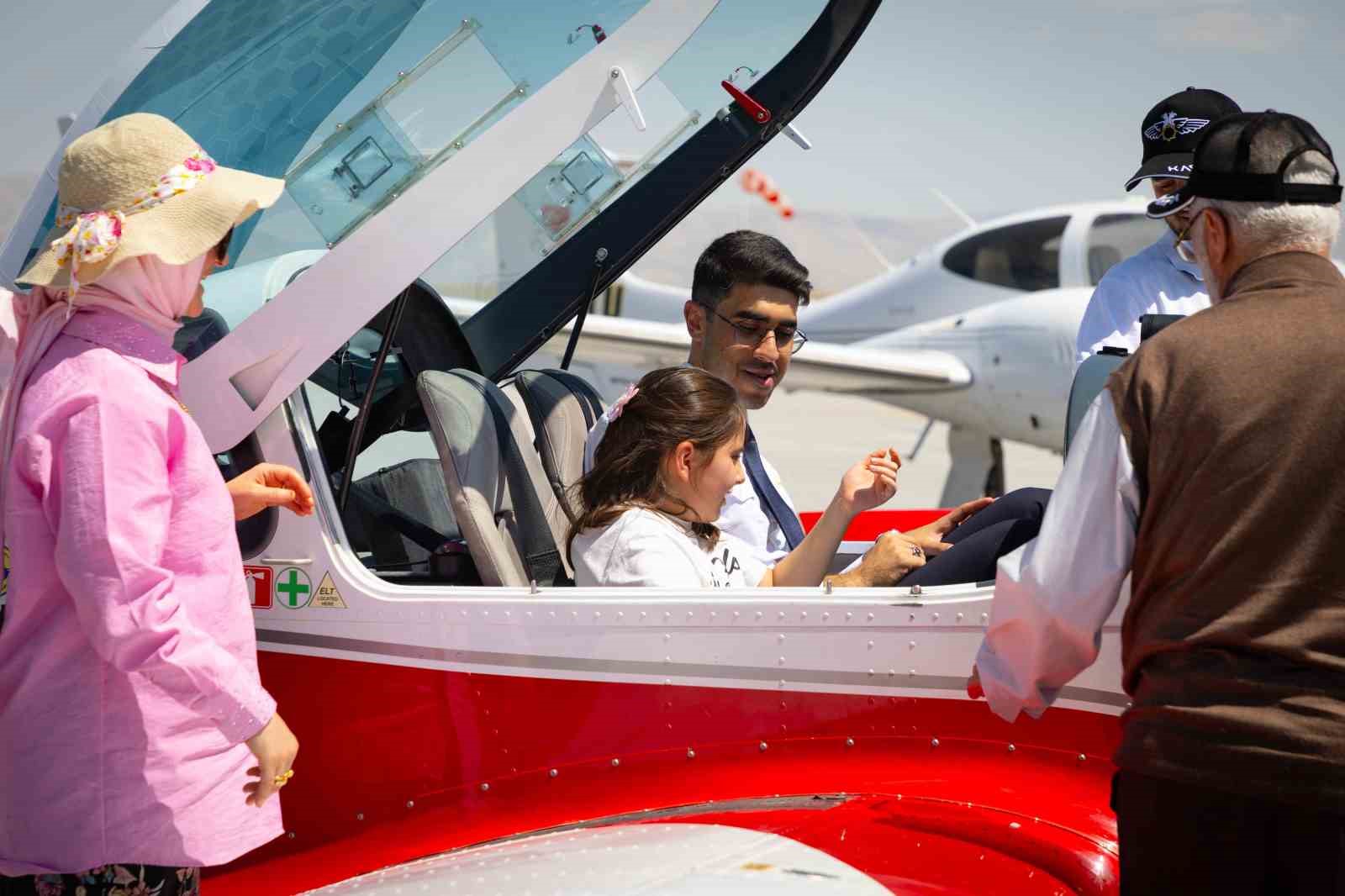 KTO Karatay Üniversitesi Havacılık Eğitim Kampüsünde "Gurur Günü: Kaptanlık Yoluna İlk Adım Töreni" gerçekleşti