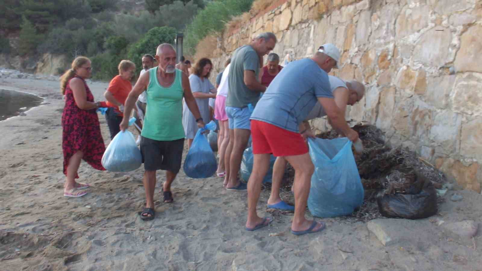 Balıkesir’de vatandaşlar sahil temizliği için imece yaptı