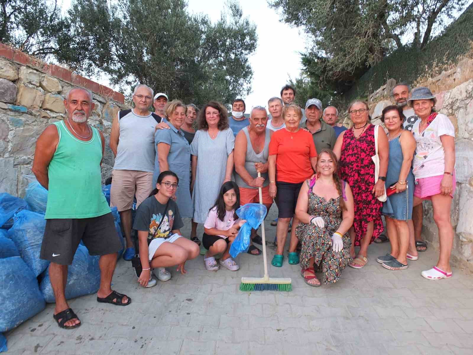 Balıkesir’de vatandaşlar sahil temizliği için imece yaptı