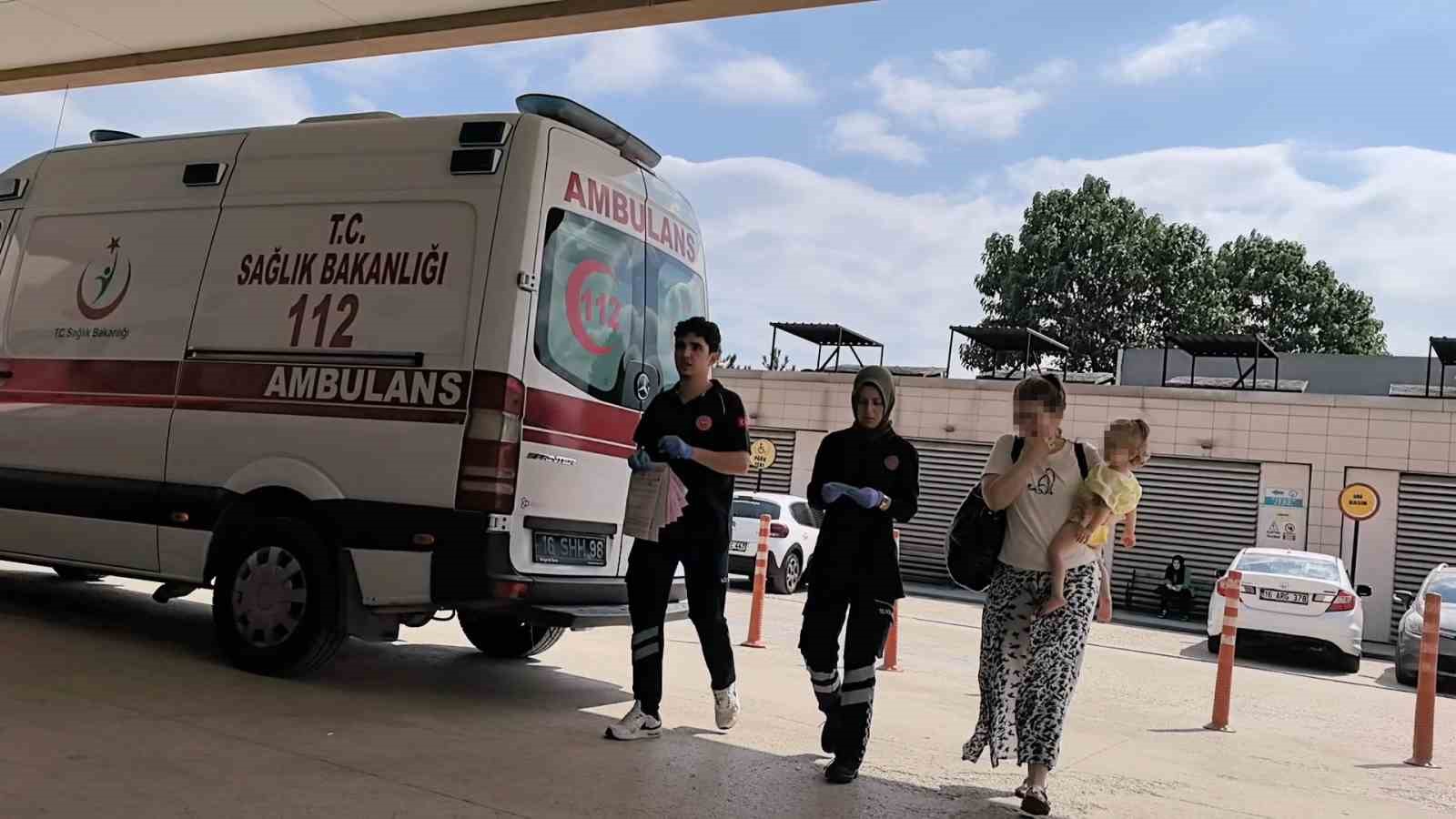 Kontrolden &ccedil;ıkan ara&ccedil; bariyere &ccedil;arptı: 2&rsquo;si &ccedil;ocuk 4 yaralı
