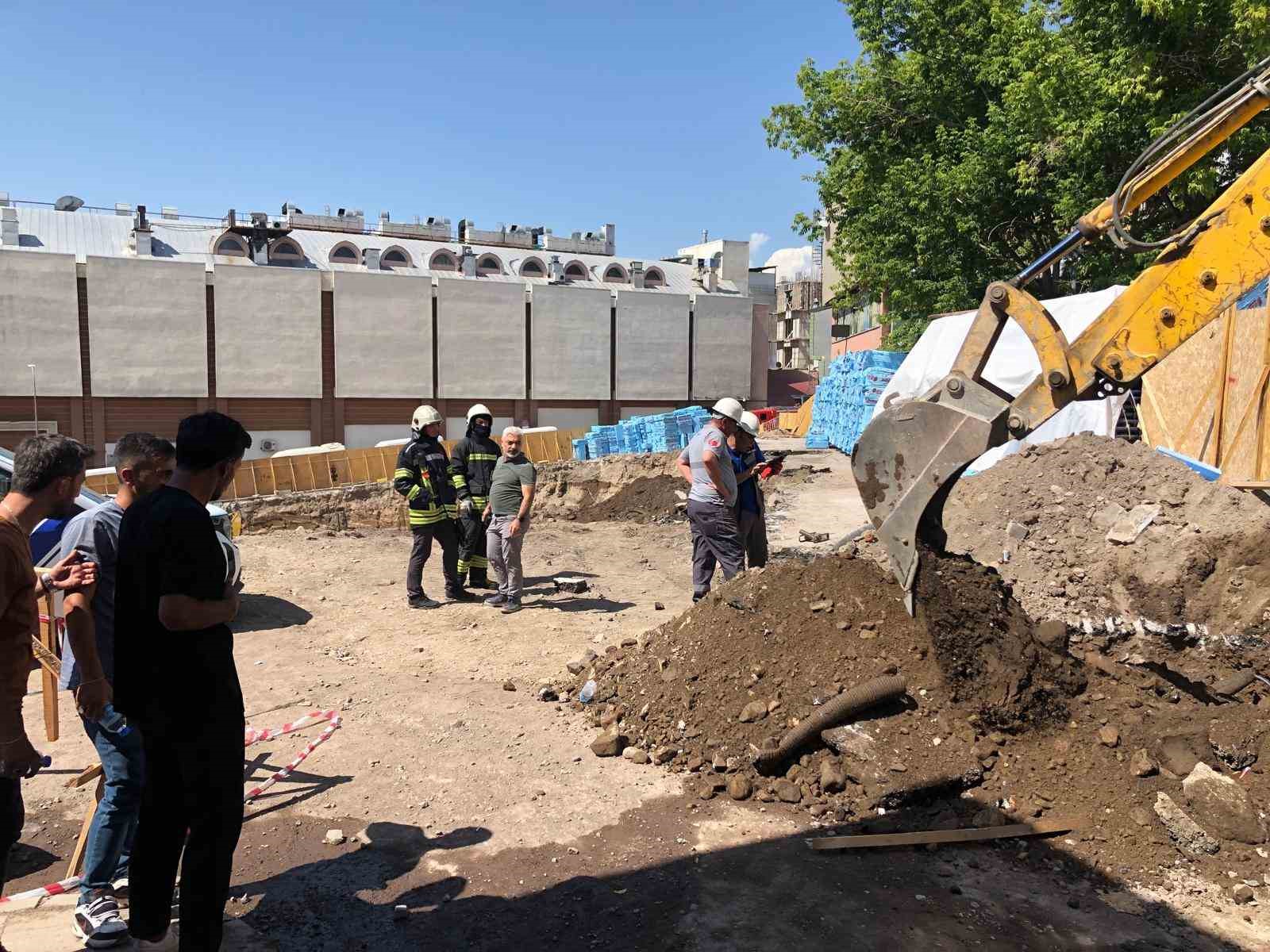 Doğalgaz borusu delindi, vatandaşlar b&uuml;y&uuml;k korku yaşadı
