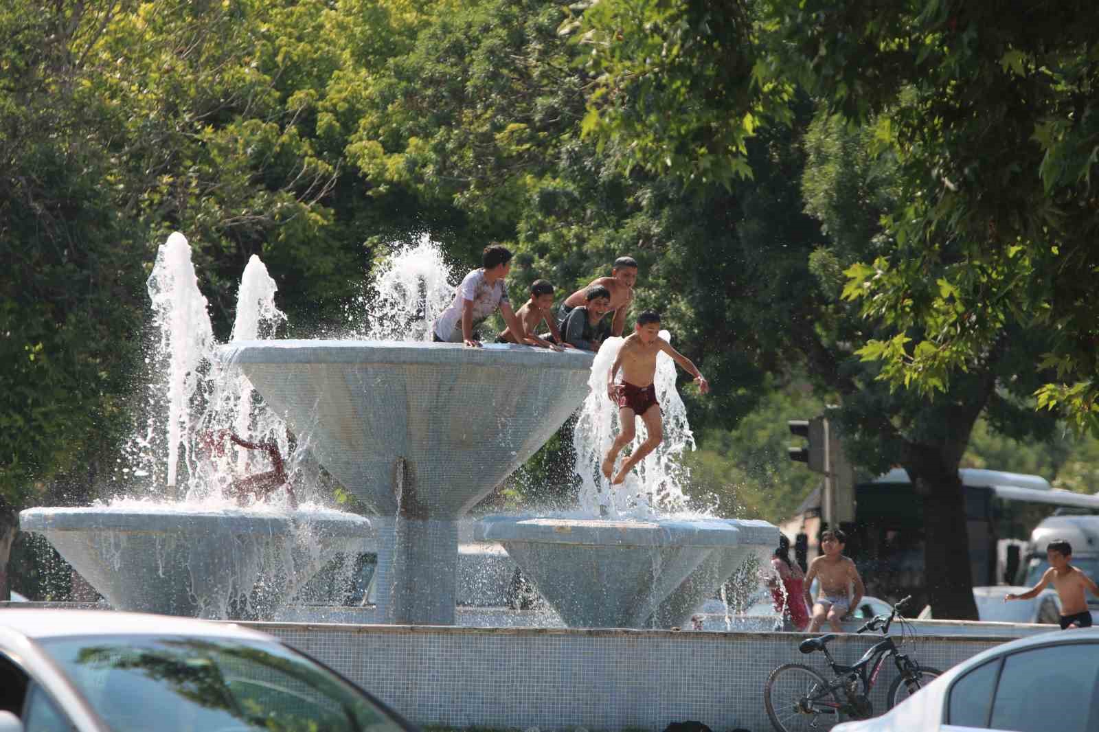 Kayseri’de hava sıcaklığı 40’ı aştı, vatandaş serinlemenin yollarını aradı