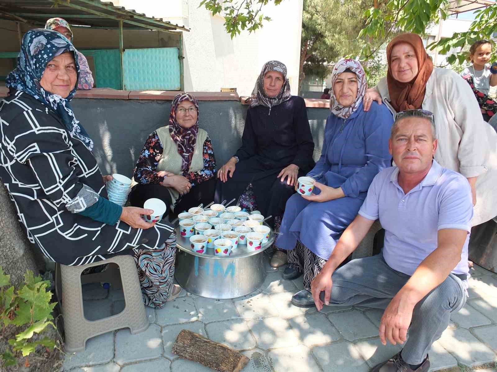 Balıkesir&rsquo;de geleneksel aşure hayrı ilgi g&ouml;rd&uuml;
