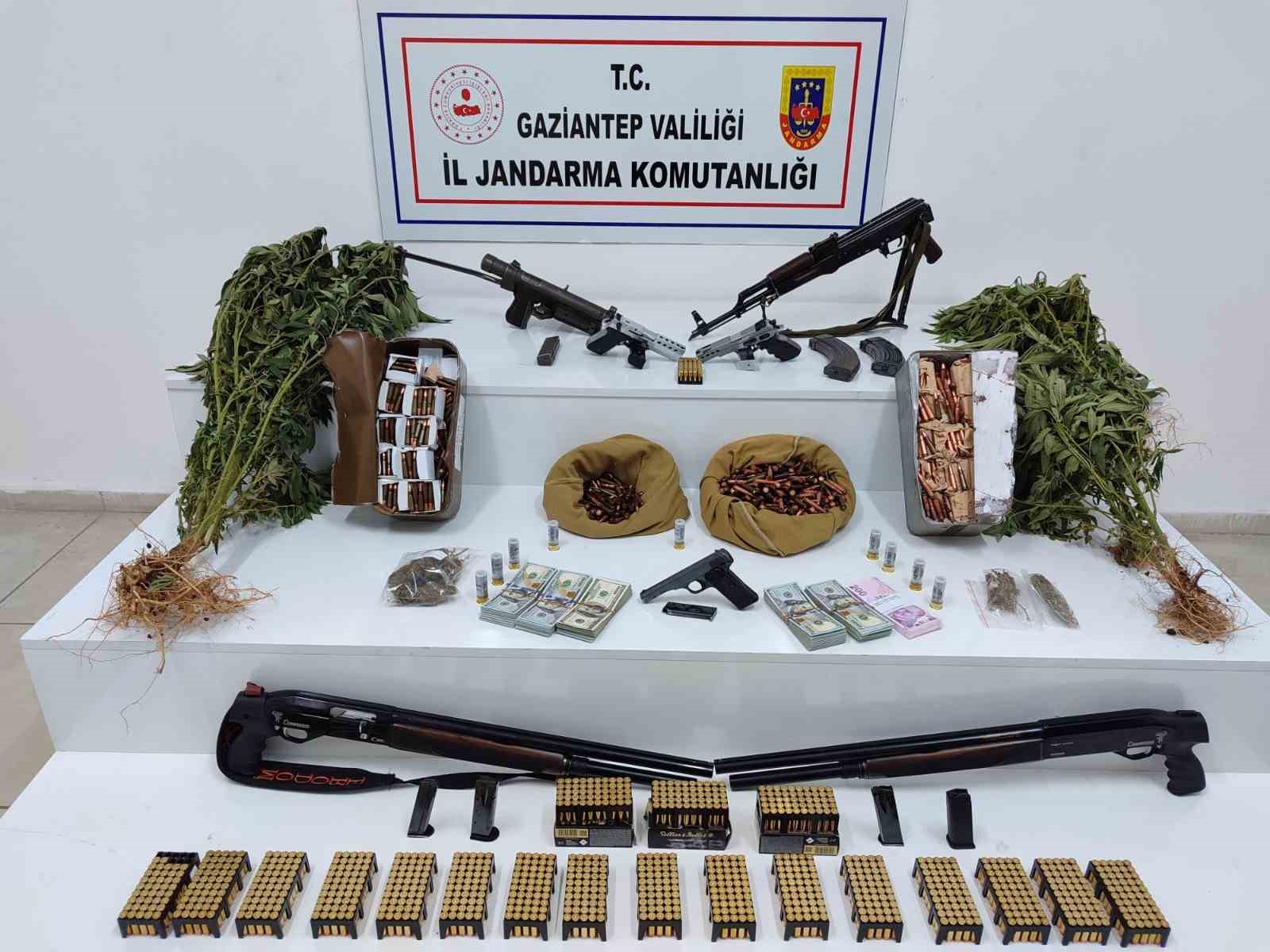 Jandarmadan uyuşturucu ve kaçakçılık operasyonları: 8 tutuklama