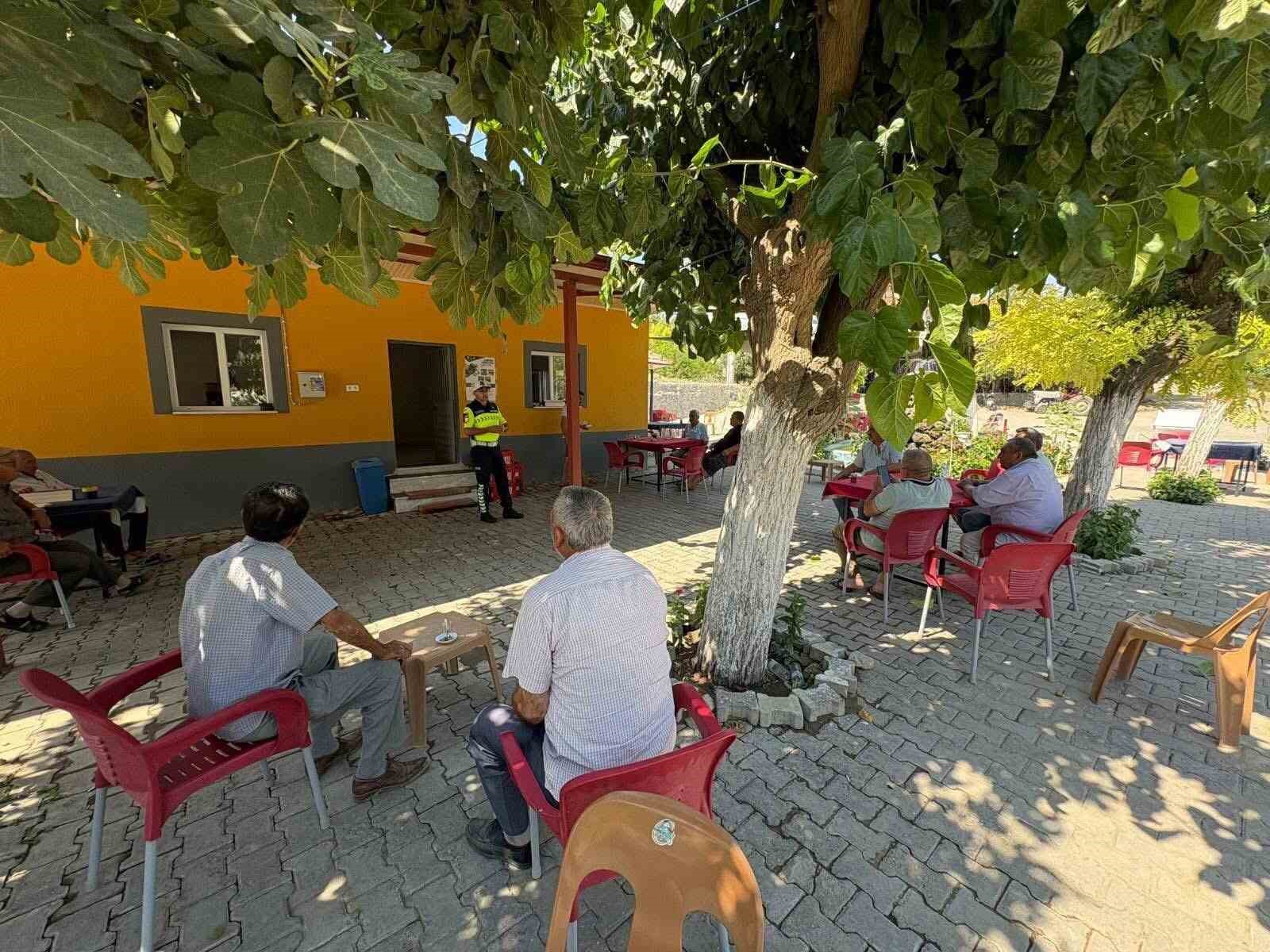 Jandarmadan trakt&ouml;r kullanıcılarına bilgilendirme semineri
