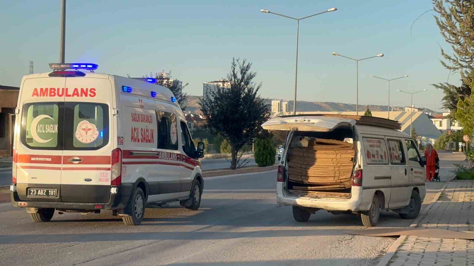 Seyir halindeki panelvandan düşen çocuk ağır yaralandı