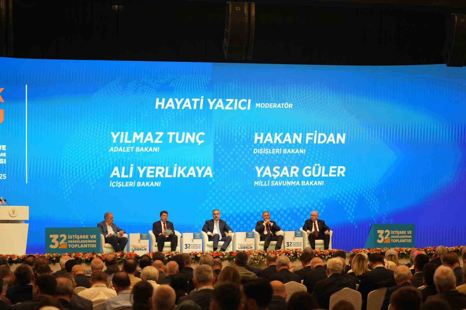 AK Parti 32. İstişare ve Değerlendirme Toplantısı’nda ’Ortak Akıl Oturumları’ ile sorunlar masaya yatırılıyor