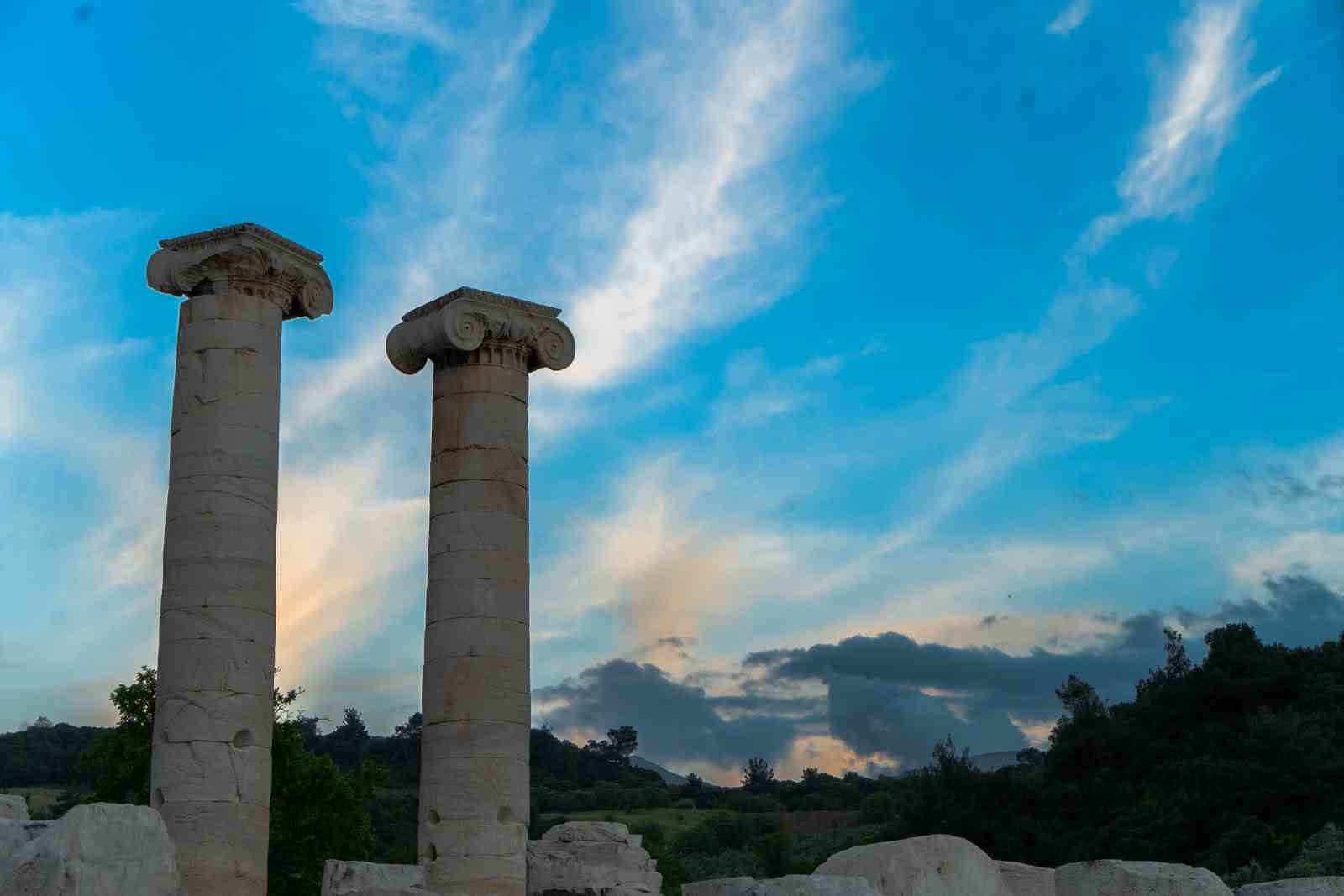 AK Parti&rsquo;li M&uuml;cahit Arın&ccedil;: "G&ouml;zbebeğimiz Sardes artık d&uuml;nya mirası"
