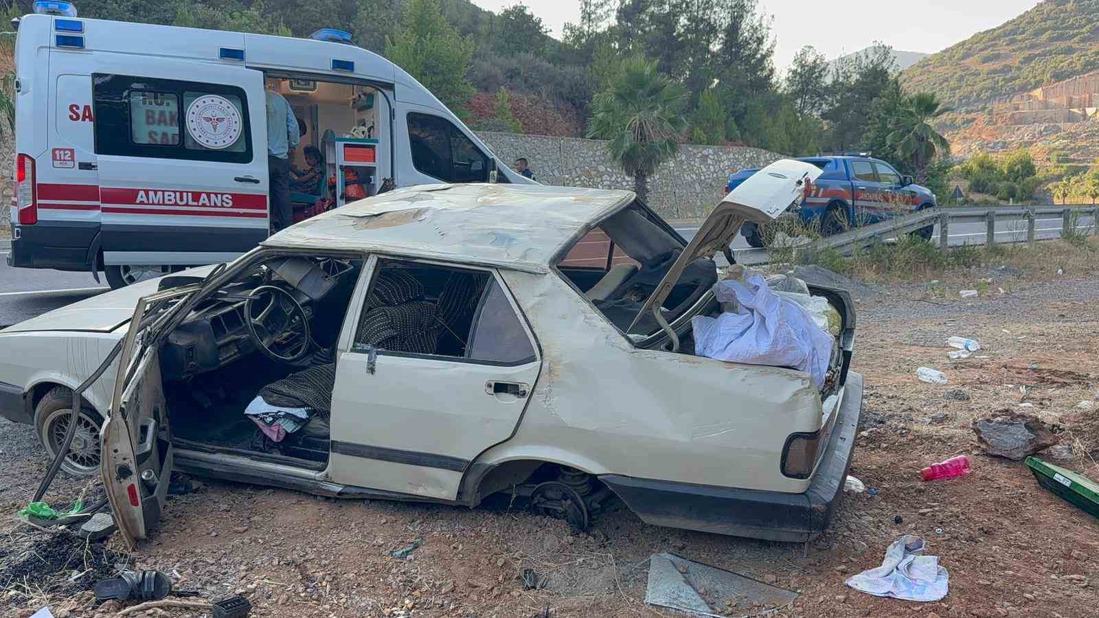 Savrulan Tofaş araç takla attı: 2’si çocuk 5 yaralı