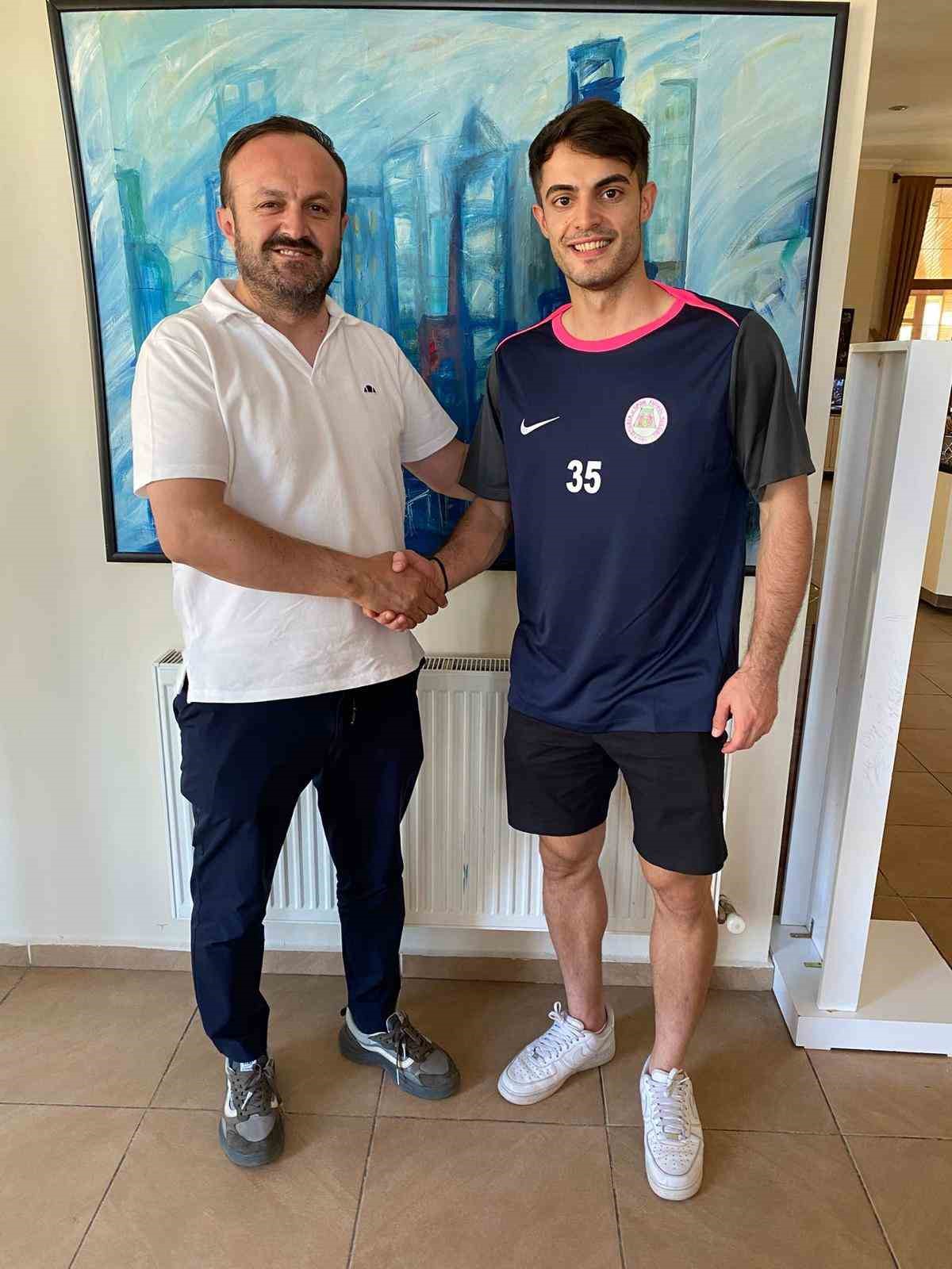 Isparta 32 Spor’dan sağ bek takviyesi