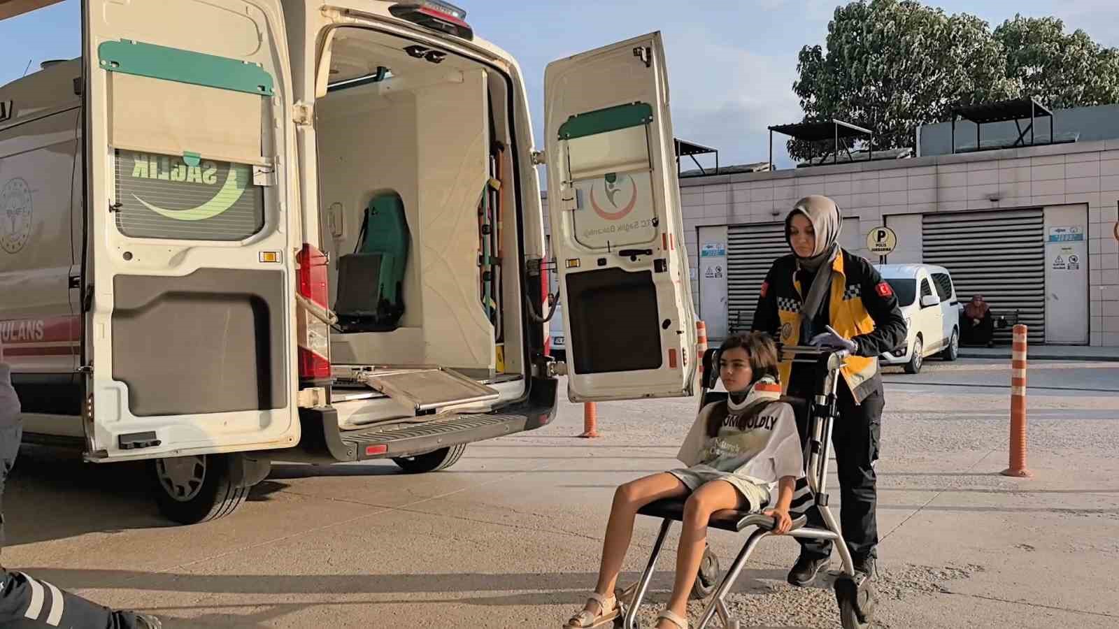 Bursa’da iki otomobil çarpıştı: 1’i ağır 4 yaralı