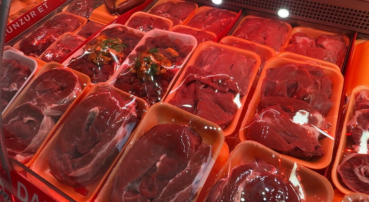 Y&uuml;ksekova&rsquo;da şap hastalığına karşı tedbirler s&uuml;r&uuml;yor: Beyaz ete rağbet arttı
