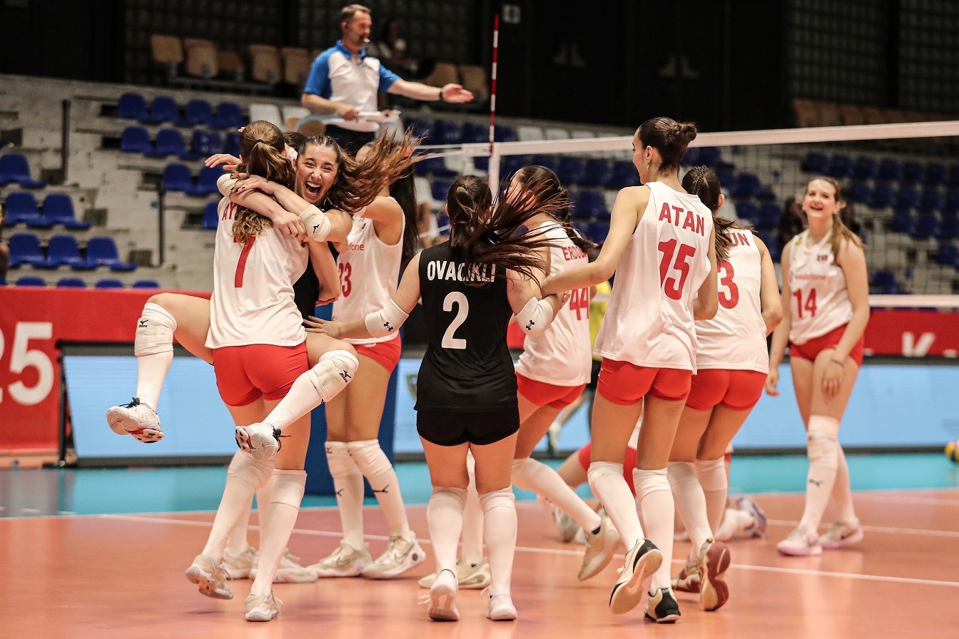 16 Yaş Altı Milli Voleybol Kız Takımı finalde
