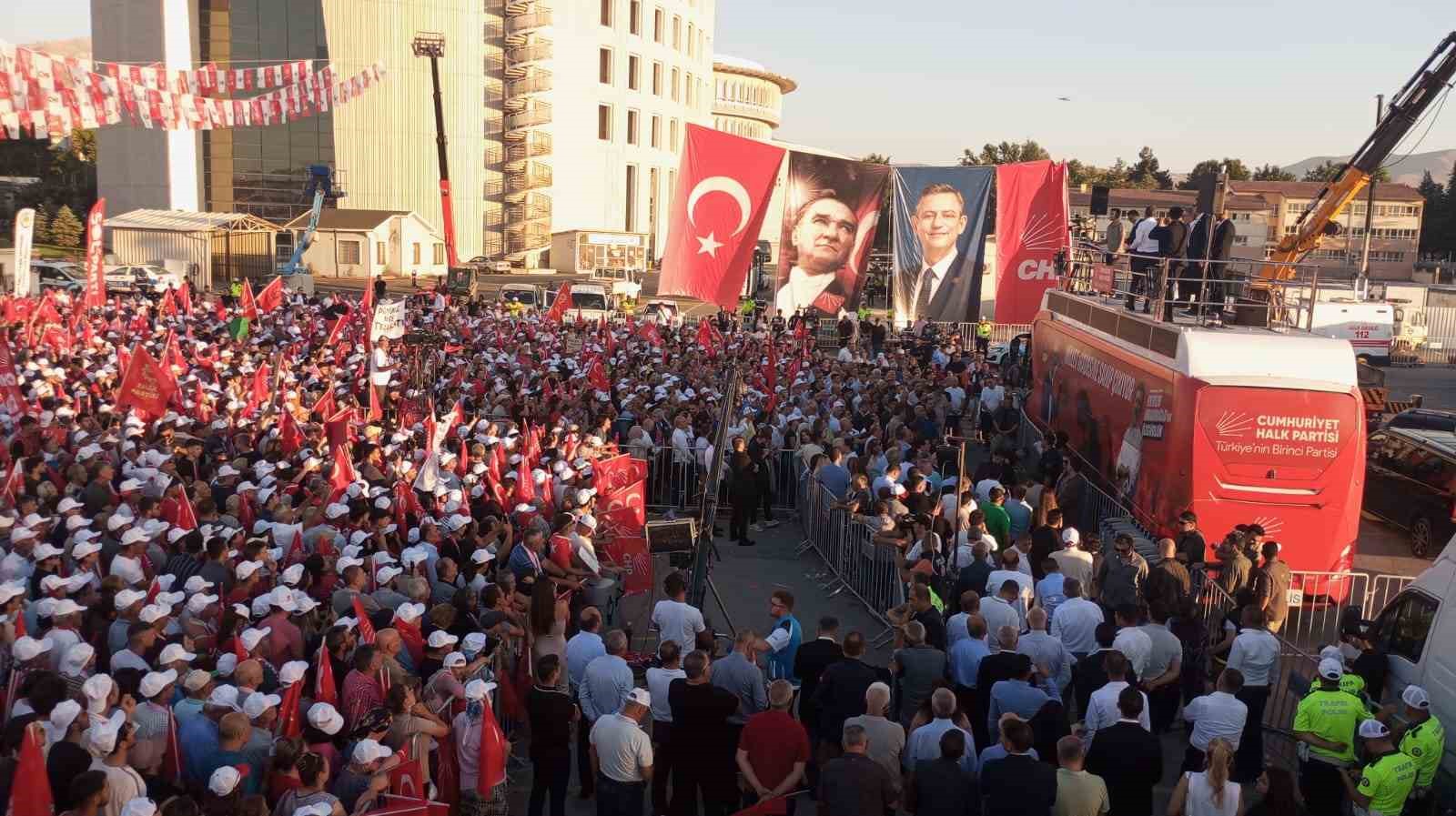 CHP Genel Başkanı &Ouml;zel, Malatya&rsquo;daki mitingde konuştu
