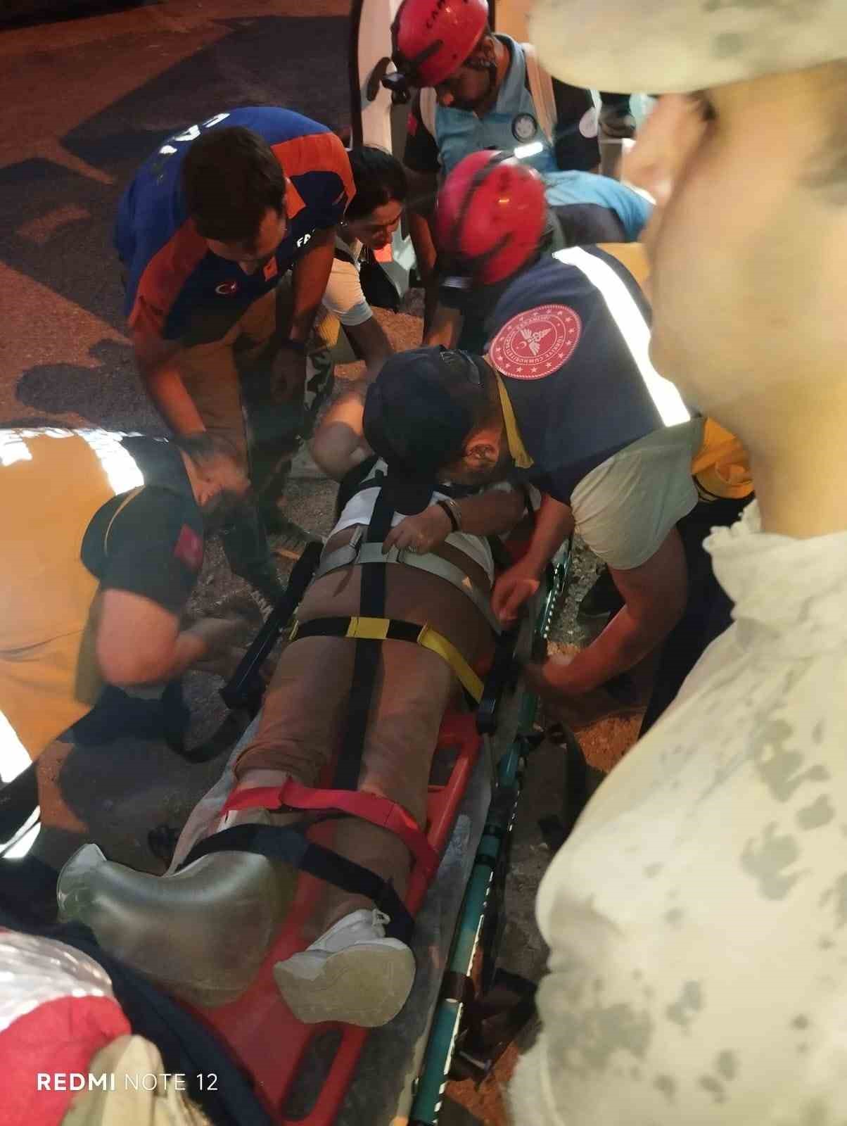 Tunceli’de kayalıkta düşen kadın ekiplerce kurtarıldı