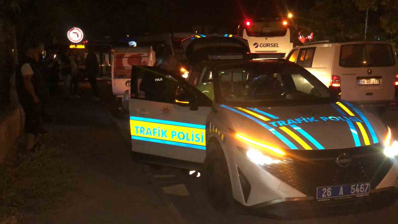 Yolun karşısına geçmek isteyen kadına ters yönden gelen plakasız araç çarptı