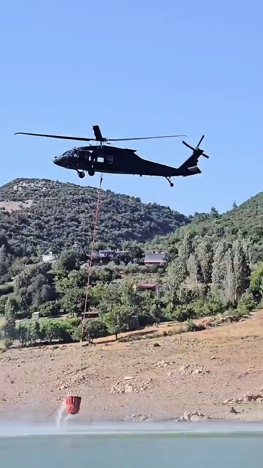 Skorsky pilotundan küçük çocuğa yürek ısıtan selam
