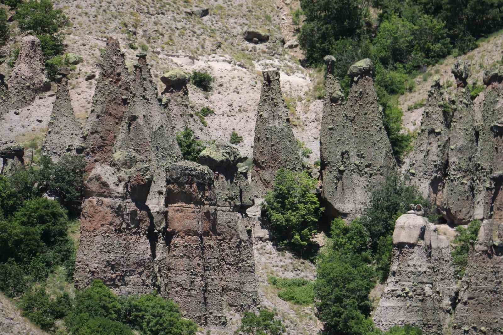 G&ouml;r&uuml;nt&uuml;s&uuml; peri bacalarını andırıyor, efsanesi dilden dile dolaşıyor
