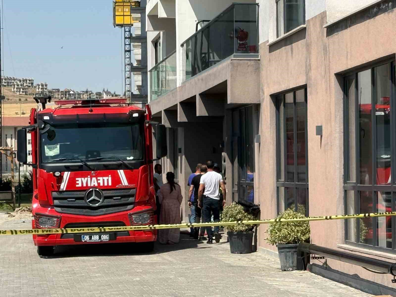 Başkentte 3 kişinin öldüğü bina yangınının görgü şahitleri yaşananları anlattı: "Bir annenin de yardım çığlıkları duyuluyordu"
