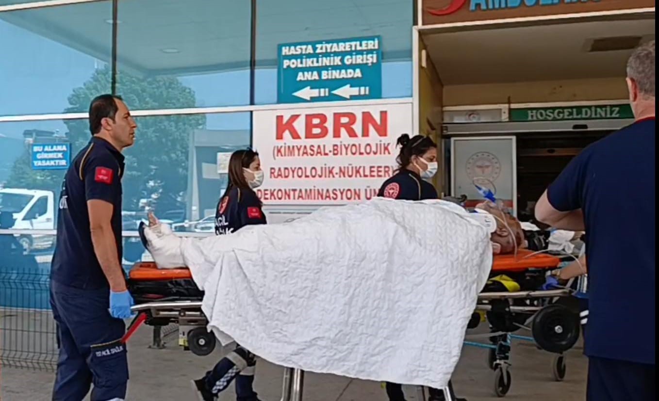 3. kattan düşen yaşlı adam ağır yaralandı

