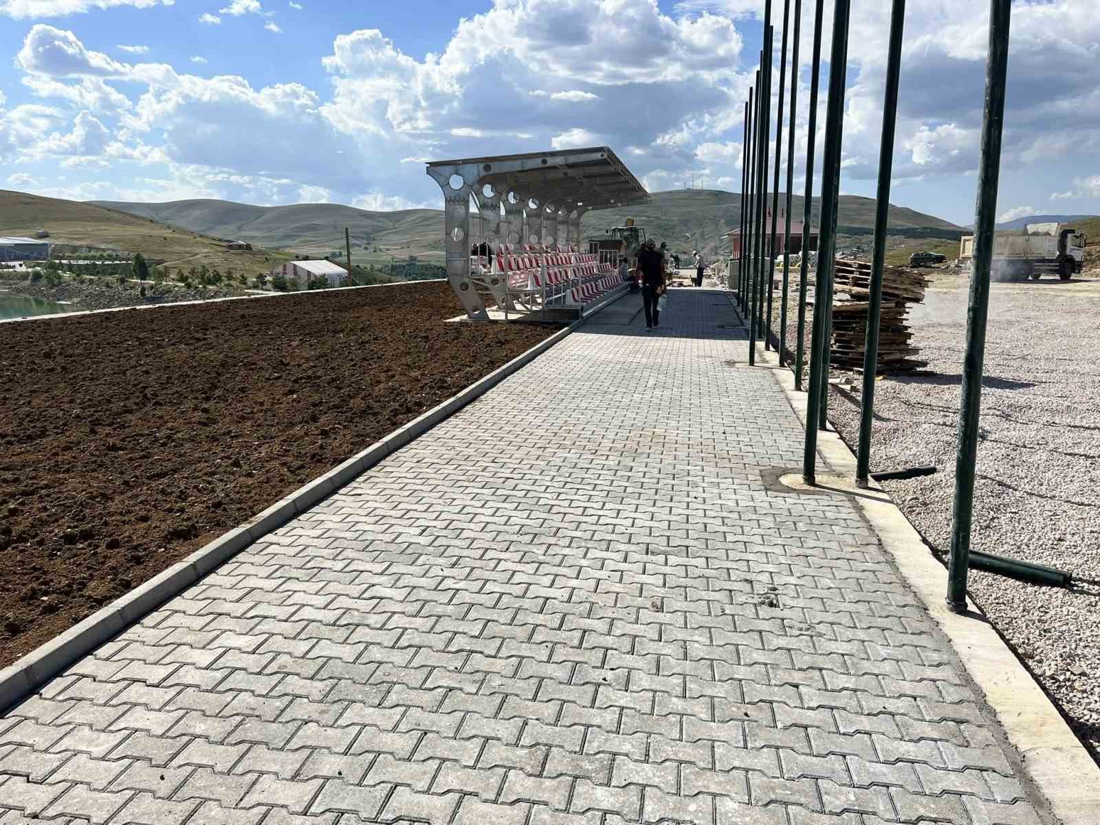 G&ouml;k&ccedil;edere&rsquo;de futbol sahasında sona gelindi
