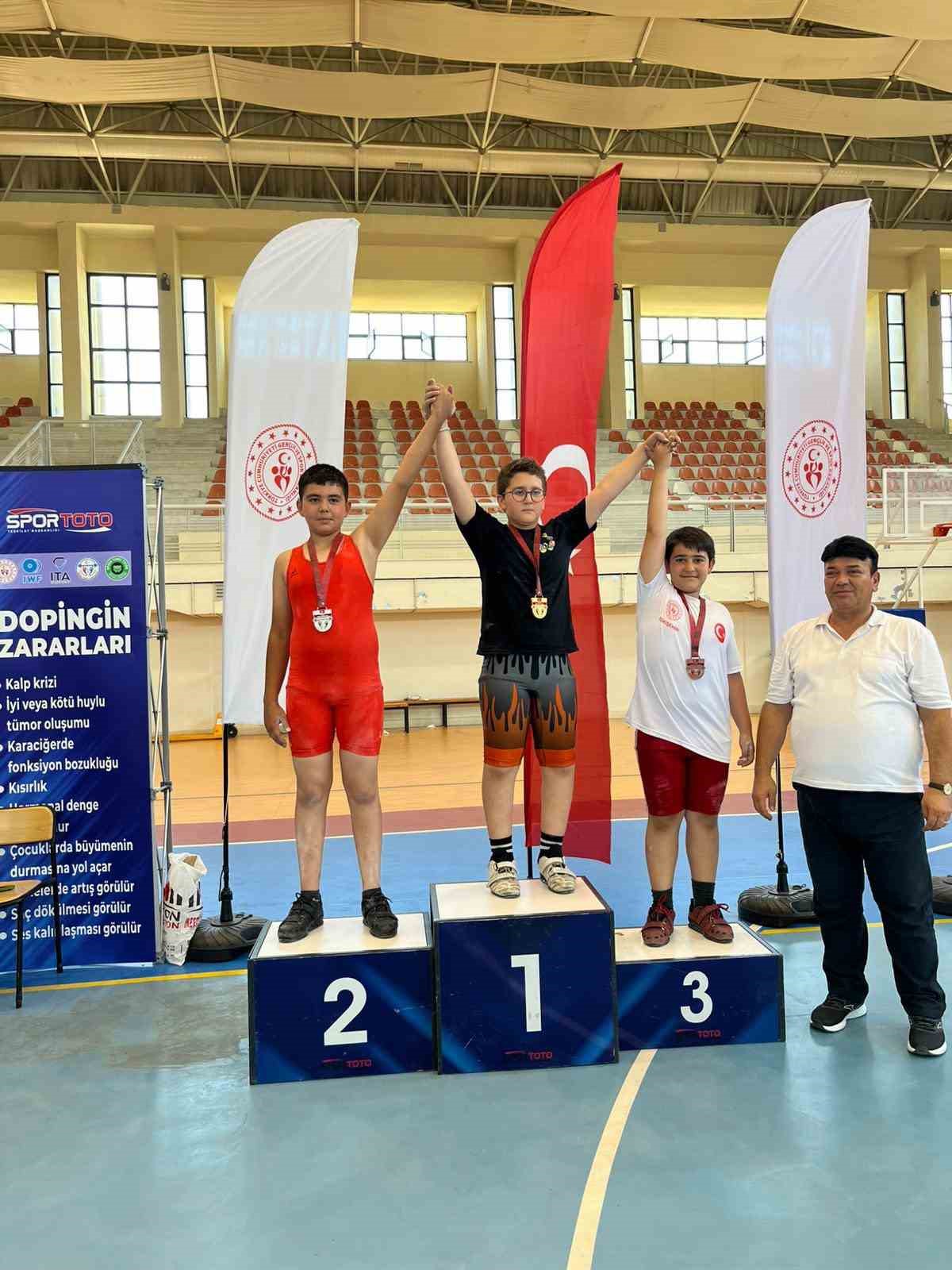 Gen&ccedil; sporcu, T&uuml;rkiye 3&rsquo;&uuml;nc&uuml;s&uuml; oldu
