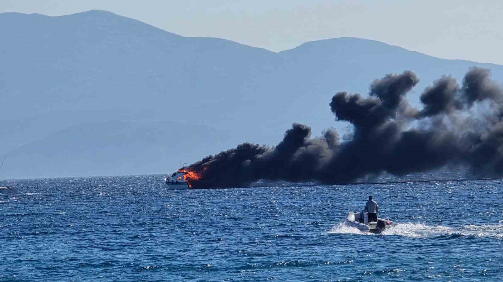 Çeşme Dalyan Marina’da yat yangını
