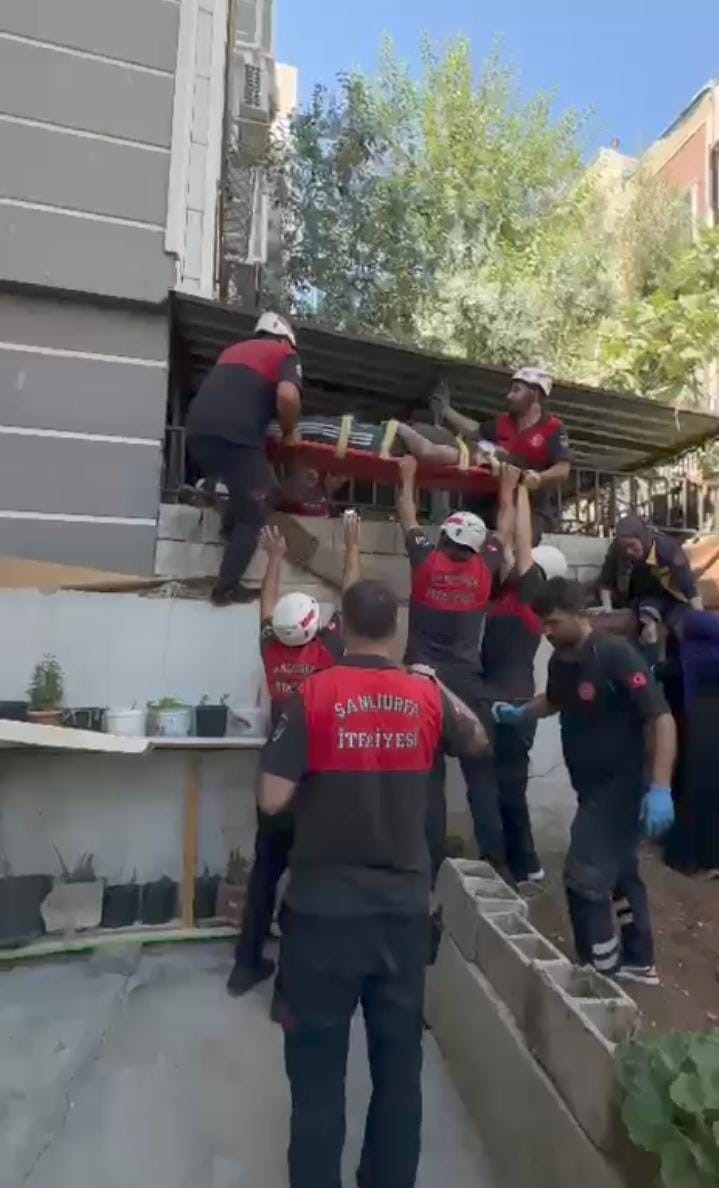 Epilepsi n&ouml;beti ge&ccedil;irip 4&rsquo;&uuml;nc&uuml; kattan d&uuml;şt&uuml;
