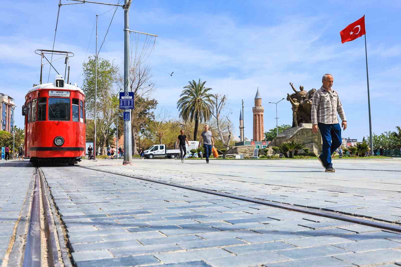 Büyükşehir’in toplu ulaşım araçları 15 Temmuz’da ücretsiz
