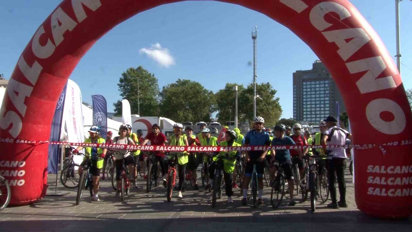 15 Temmuz kutlamalarında 500 sporcu bisikletle boğaz köprüsünü geçti