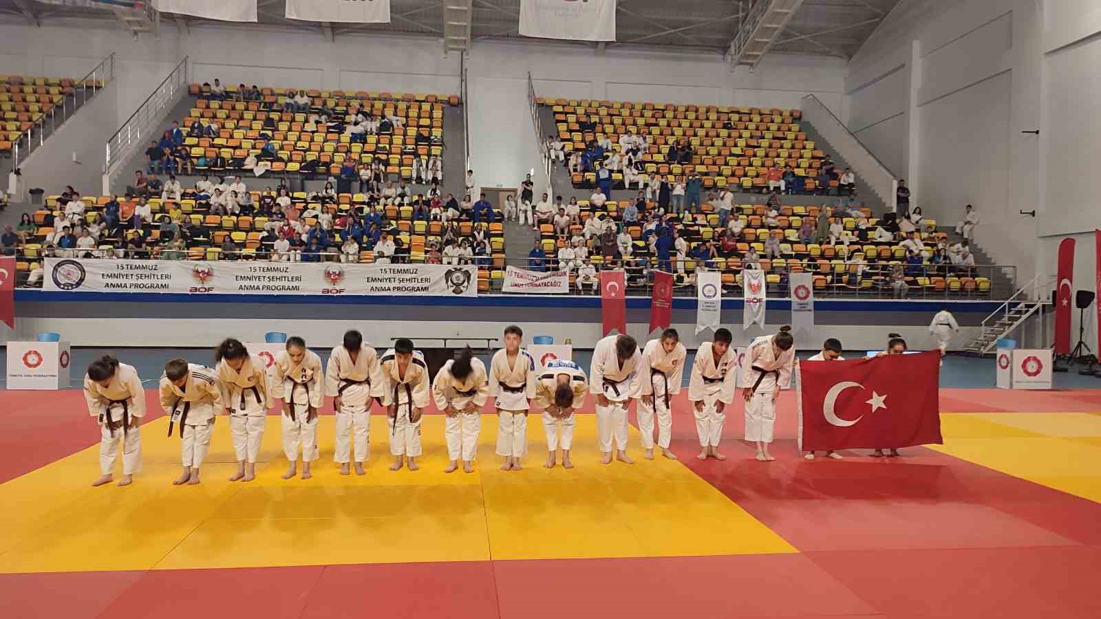 15 Temmuz Emniyet Şehitleri, Ankara&rsquo;da d&uuml;zenlenen programla anıldı
