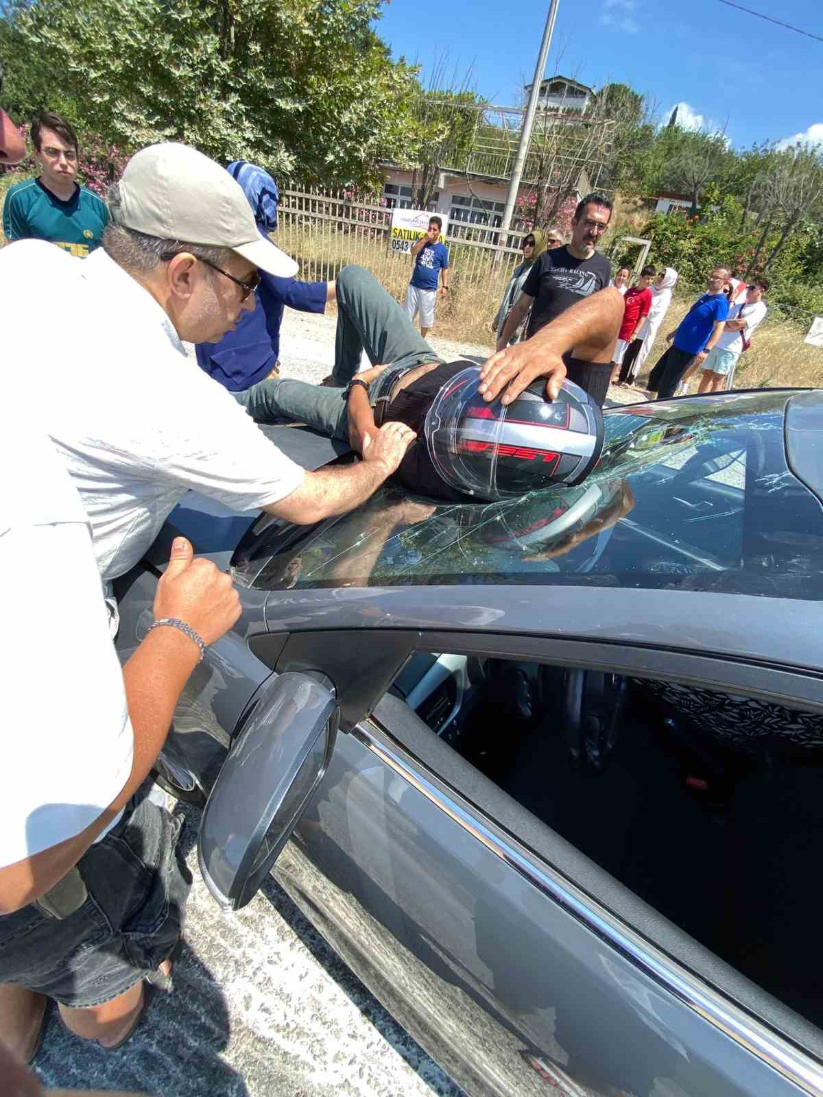 Yalova’da motosikletle otomobil çarpıştı: 1 yaralı