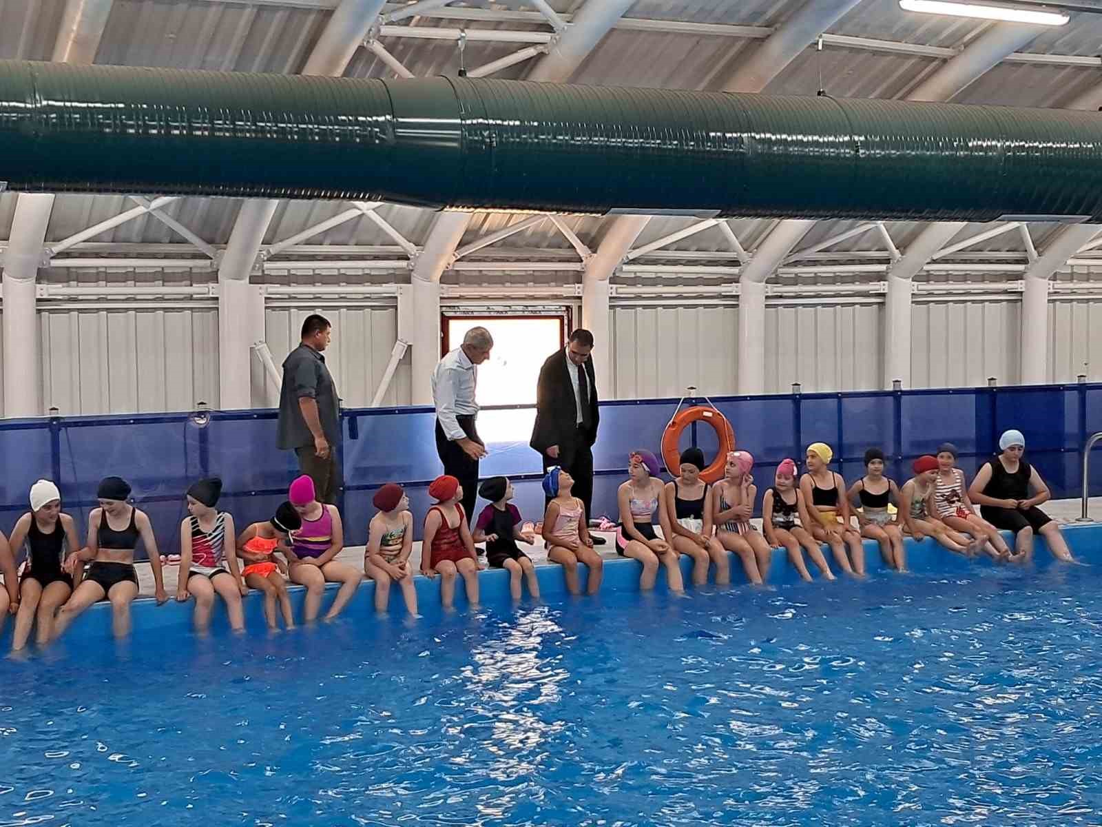 Pazaryerili çocuklar ilk defa havuzla tanıştı