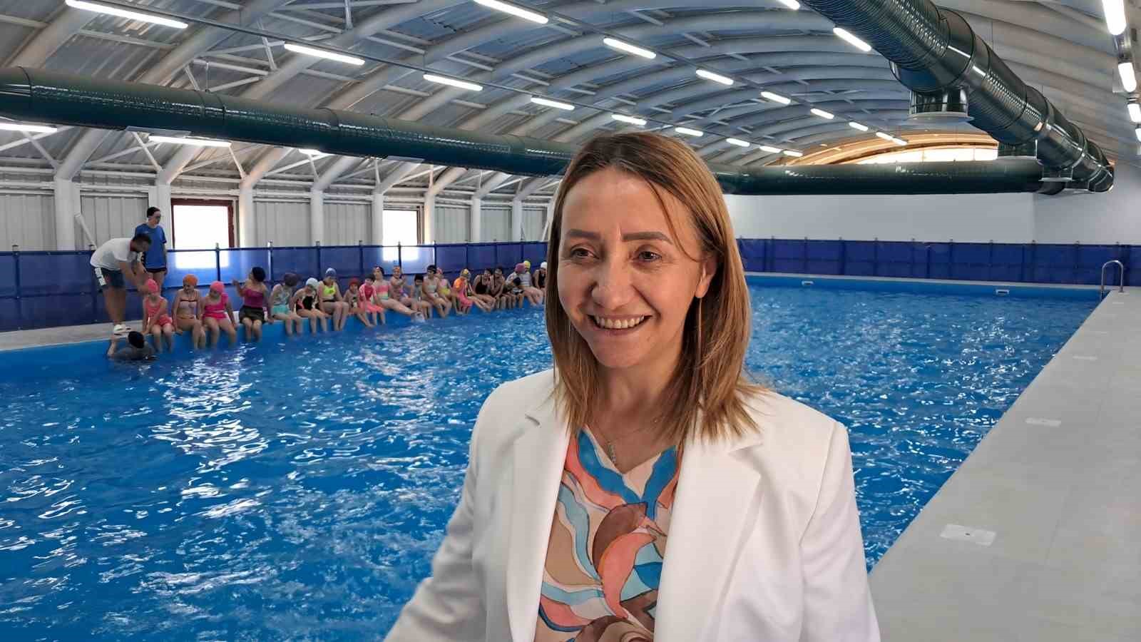 Pazaryerili çocuklar ilk defa havuzla tanıştı