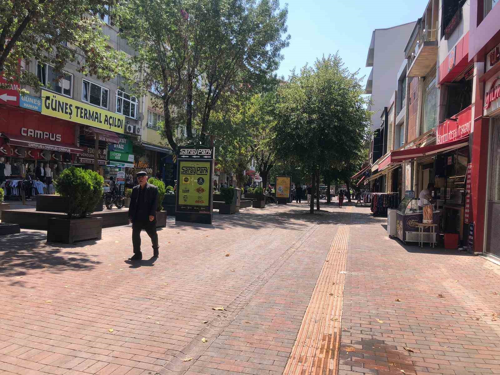 Sıcak havalarda kent merkezi boş kaldı