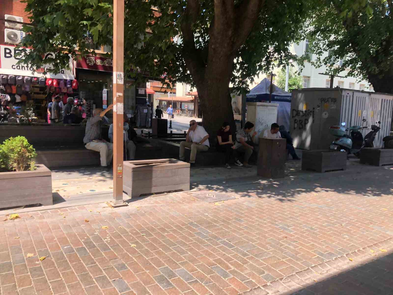 Sıcak havalarda kent merkezi boş kaldı
