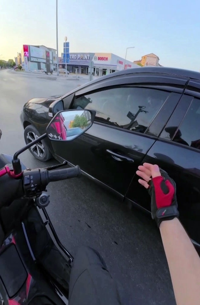 Bir anda kavşağın ortasında durdu, kimse ne olduğunu anlayamadı
