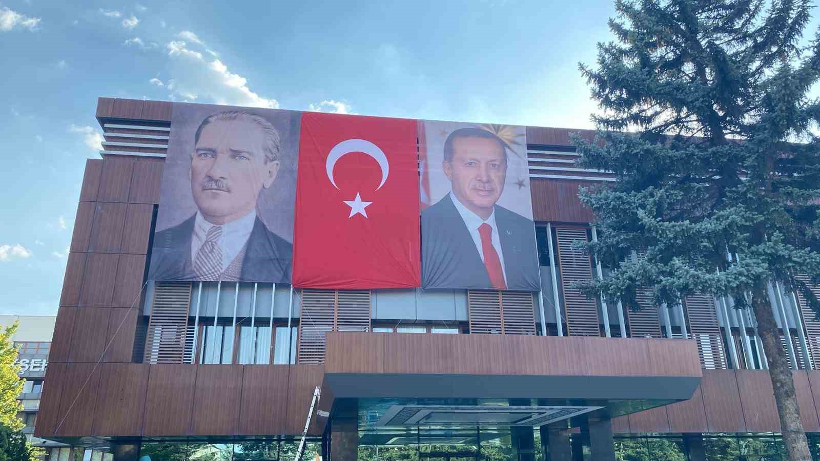 Kayseri Büyükşehir Belediyesi, şehri Türk Bayrakları ile donattı