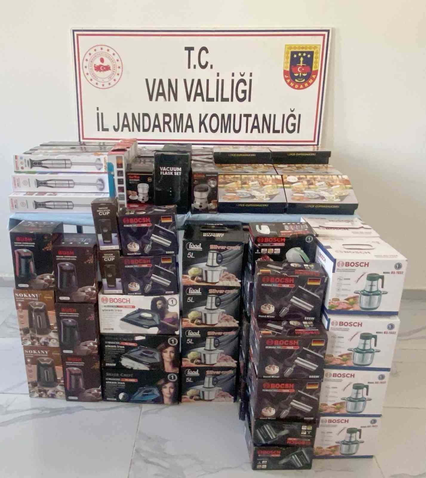 Van&rsquo;da g&uuml;mr&uuml;k ka&ccedil;ak&ccedil;ılığı operasyonu
