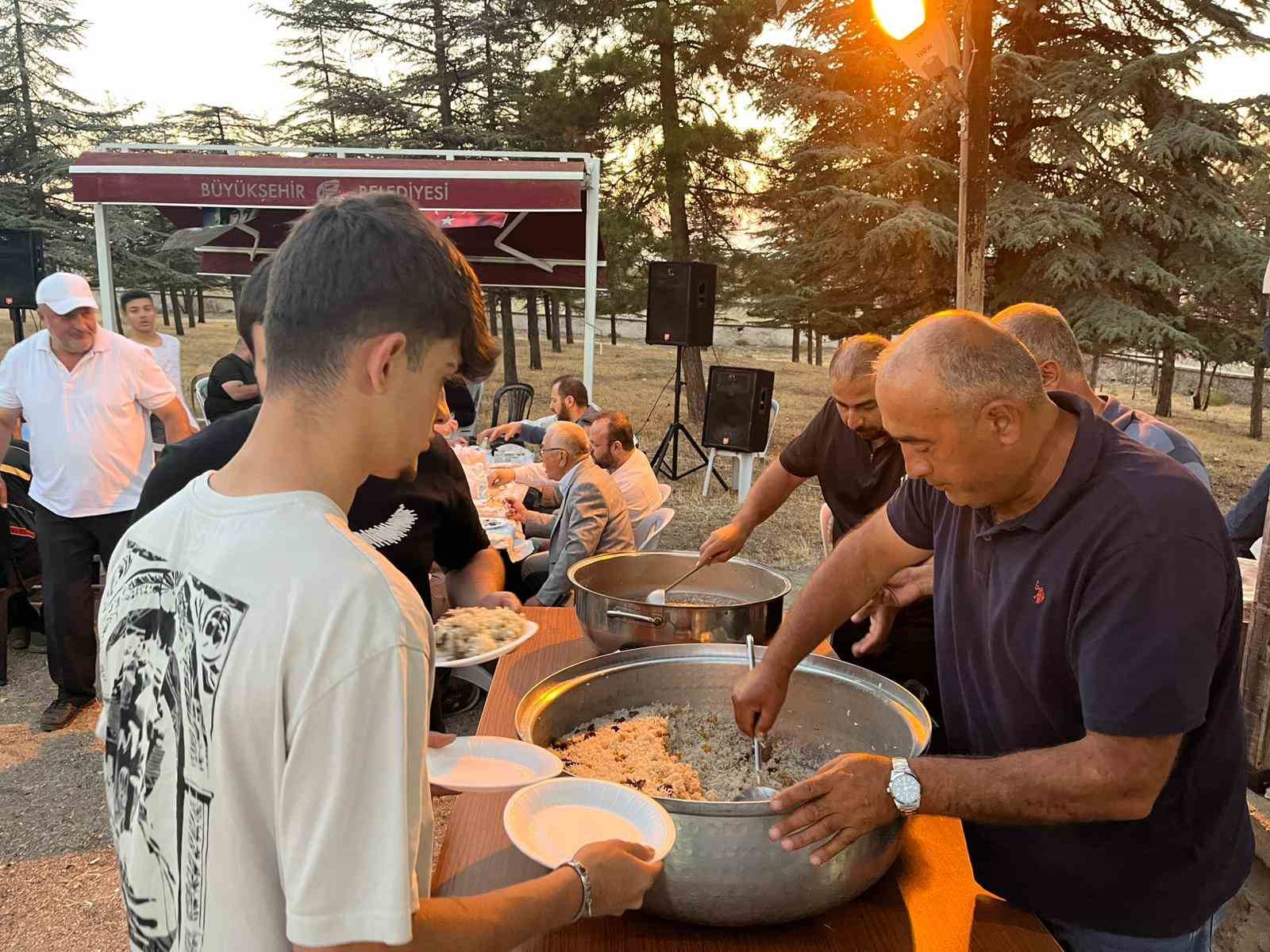 Şehitler i&ccedil;in anma programı d&uuml;zenlendi
