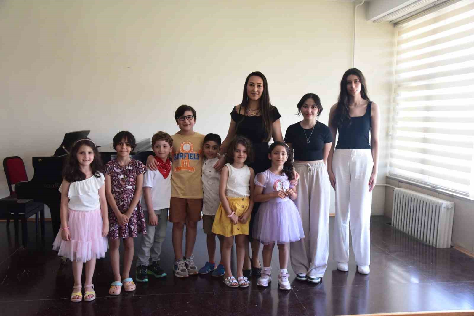 &Ccedil;ocuk &Uuml;niversitesi&rsquo;nin d&uuml;zenlediği &rsquo;Piyano ve Klasik Batı M&uuml;ziği&rsquo; programı tamamlandı
