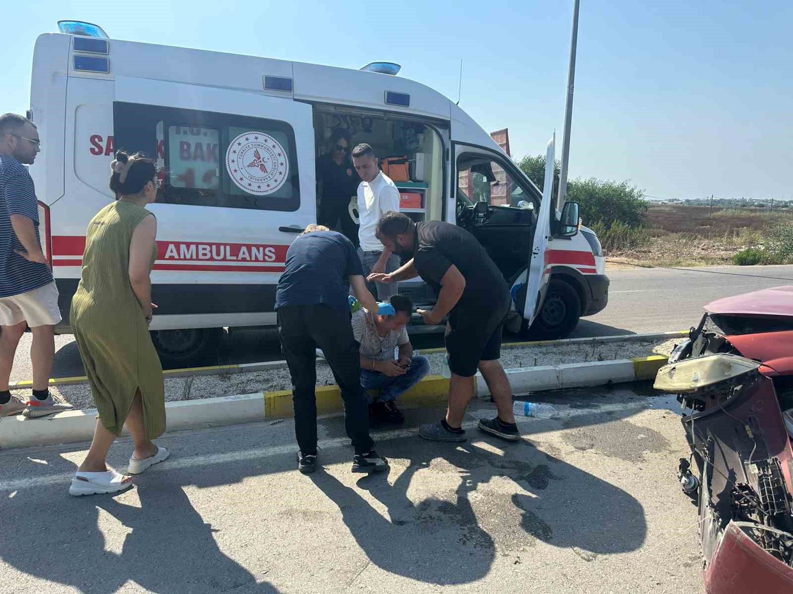 Virajı alamayan otomobil refüje çarptı: 1 yaralı