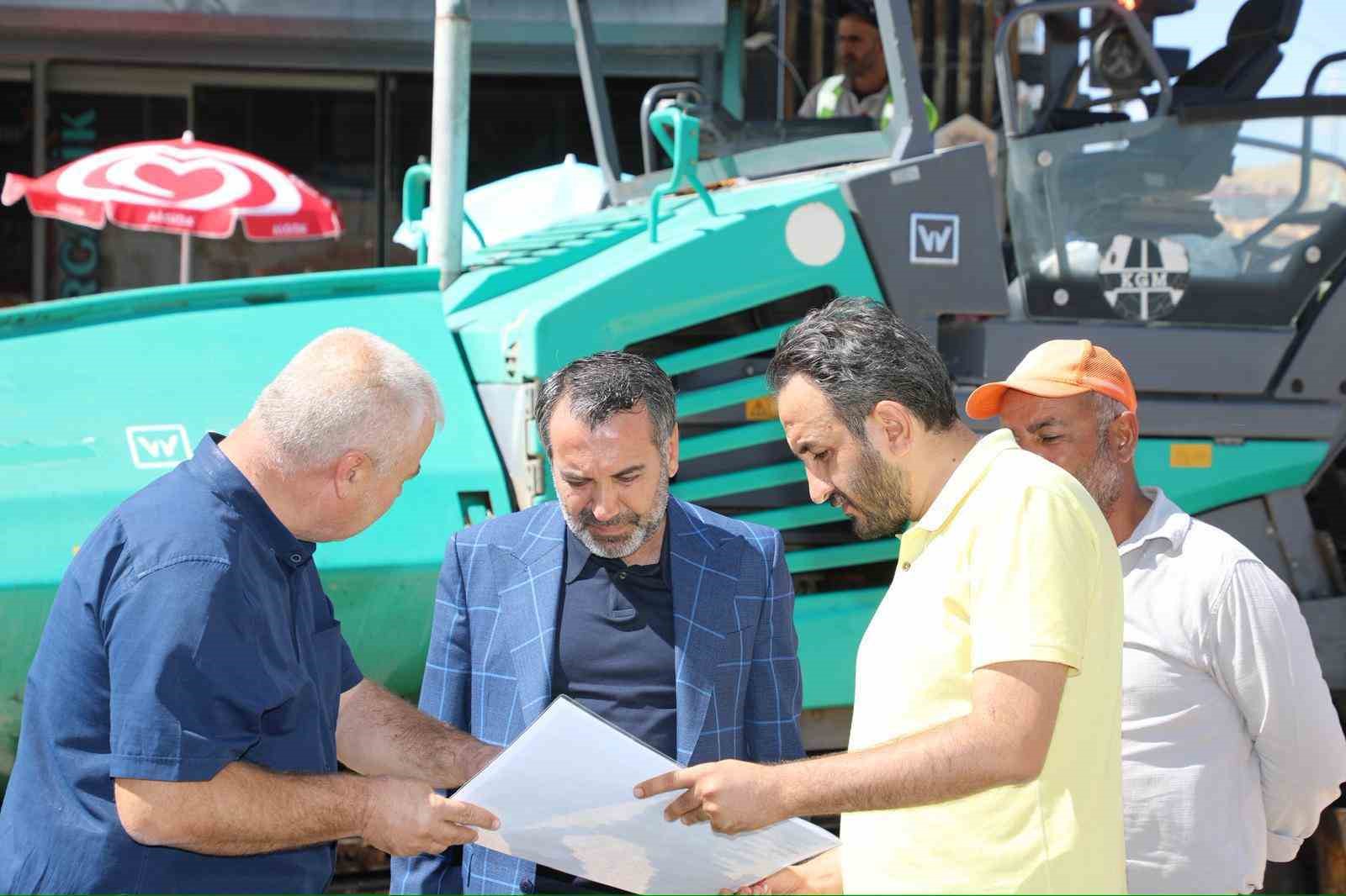 Elazığ Belediye Başkanı Şerifoğulları yol yenileme çalışmalarını yerinde inceledi