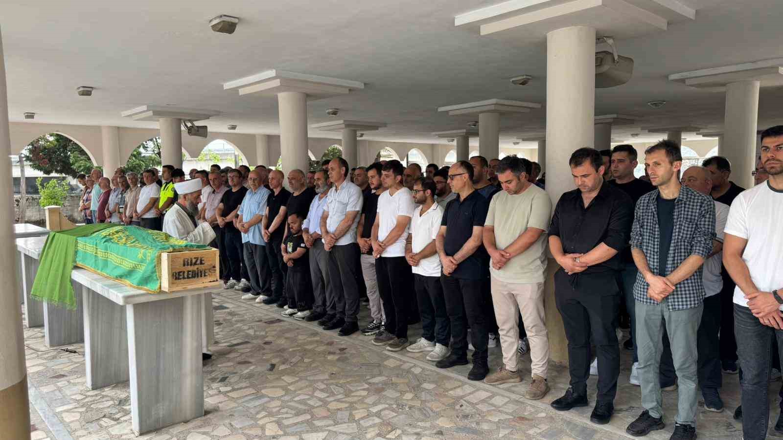 Rize&rsquo;deki kazada hayatını kaybeden kadının cenazesi Artvin&rsquo;e g&ouml;nderildi
