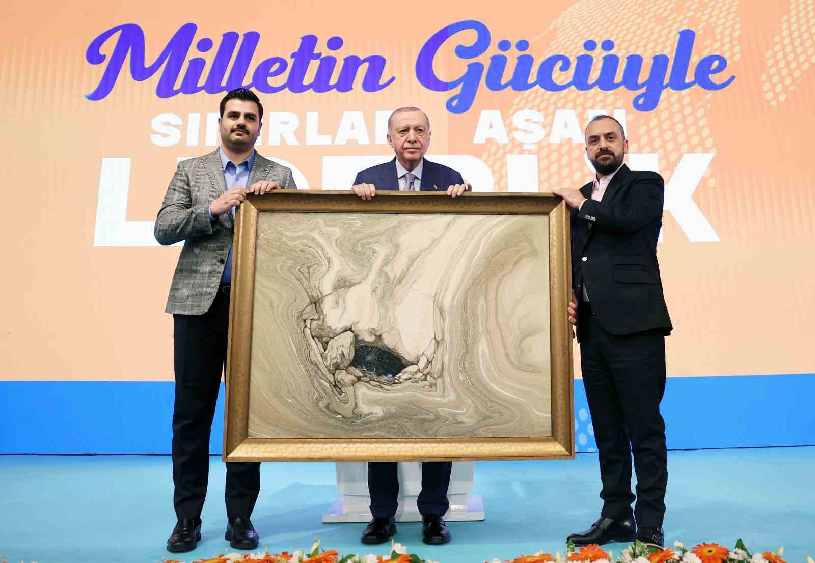 Cumhurbaşkanı Erdoğan: "Ülkemizin önünde yeni bir dönemin kapıları aralanıyor"