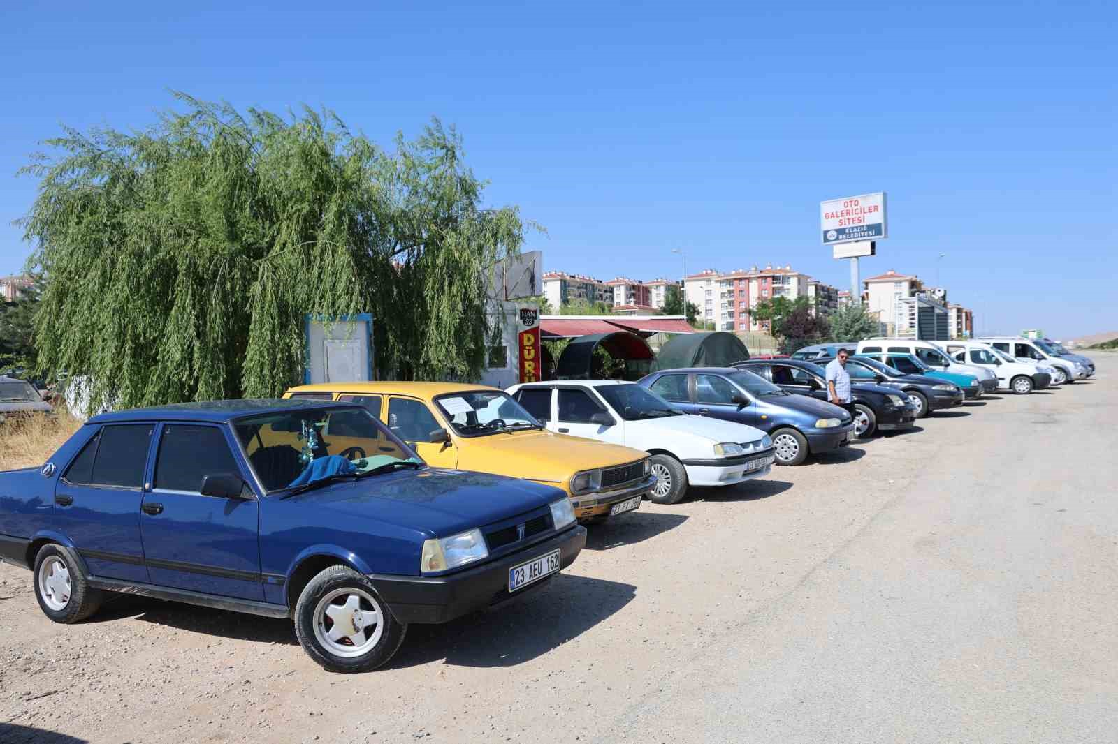 Elazığ ikinci el oto pazarında ara&ccedil; &ccedil;ok, alıcı yok

