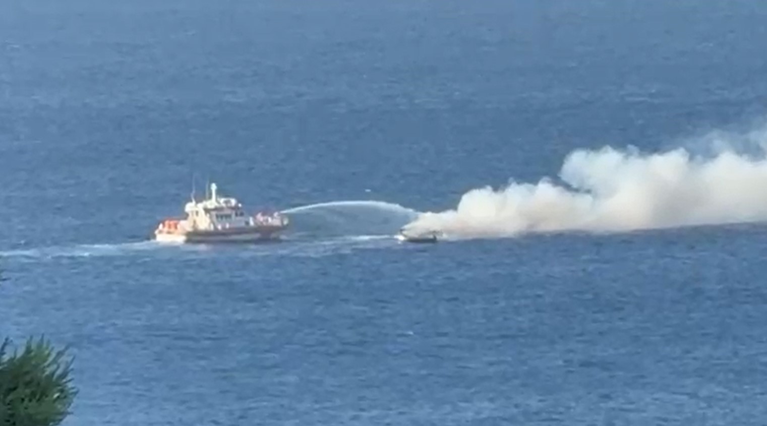 T&uuml;rkb&uuml;k&uuml;&rsquo;nde l&uuml;ks motoryattaki yangında 1,5 milyon dolarlık zarar
